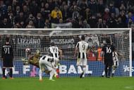 TURIN, ITALY - MARCH 10:  Paulo Dybala (R) of Juventus FC scores his goal from the penalty spot during the Serie A match between Juventus FC and AC Milan at Juventus Stadium on March 10, 2017 in Turin, Italy.  (Photo by Valerio Pennicino/Getty Images)